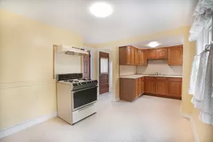12 Bungalow Rd, Boston, MA 02132 - Photo 11