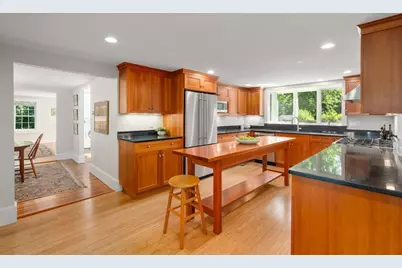 8 Avon Rd, Wellesley, MA 02482 - Photo 7