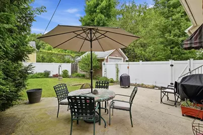 54 Thorndyke St, Springfield, MA 01118 - Photo 31