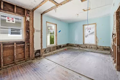 176 Pleasant St, Lowell, MA 01852 - Photo 9