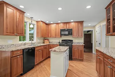 42 Cherlyn Dr, Northborough, MA 01532 - Photo 3