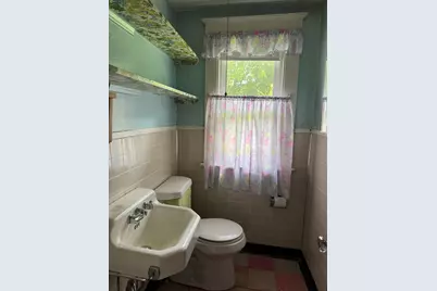 220 South St, Holyoke, MA 01040 - Photo 5