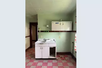 220 South St, Holyoke, MA 01040 - Photo 3