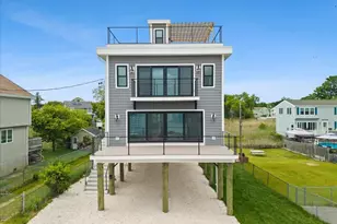 153 Edgewater Dr, Quincy, MA 02169 - Photo 1