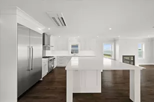153 Edgewater Dr, Quincy, MA 02169 - Photo 17