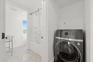 153 Edgewater Dr, Quincy, MA 02169 - Photo 35