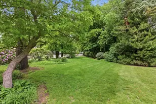 127 Larchmont Rd, Melrose, MA 02176 - Photo 35