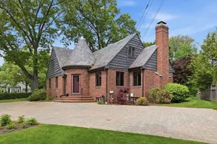 127 Larchmont Rd, Melrose, MA 02176 - Photo 1