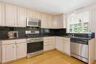 127 Larchmont Rd, Melrose, MA 02176 - Photo 9