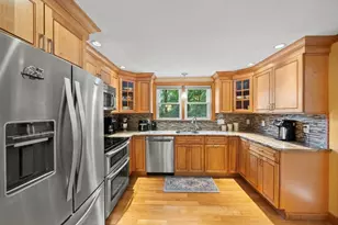 36 Ellis St, Woburn, MA 01801 - Photo 7