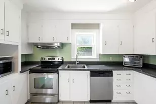 38 Pleasant St, Milford, MA 01757 - Photo 23