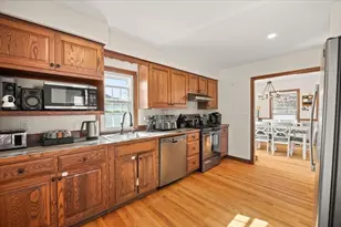 43 Tucker St, Fall River, MA 02724 - Photo 3