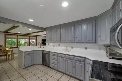29 Trickett, Lynnfield, MA 01940 - Photo 3