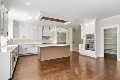 86 High St, Shrewsbury, MA 01545 - Photo 3