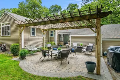 18 Gleason Rd, Reading, MA 01867 - Photo 3