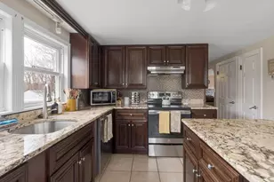 563 Pine St, Weymouth, MA 02190 - Photo 3