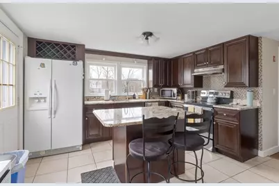 563 Pine St, Weymouth, MA 02190 - Photo 5