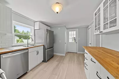 4 Sendick Rd, Woburn, MA 01801 - Photo 9
