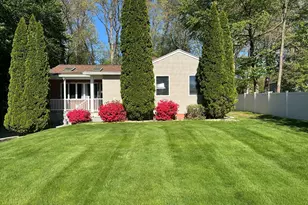 17 Pioneer Dr, Longmeadow, MA 01106 - Photo 3