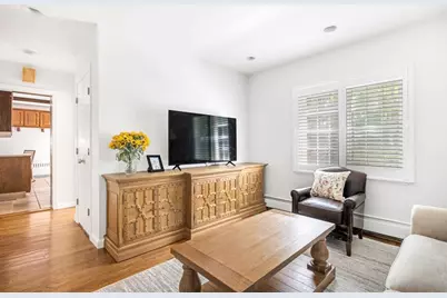 518 Newton St, Brookline, MA 02467 - Photo 35