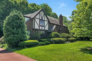 518 Newton St, Brookline, MA 02467 - Photo 3