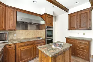 518 Newton St, Brookline, MA 02467 - Photo 17