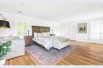 518 Newton St, Brookline, MA 02467 - Photo 21