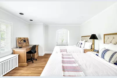 518 Newton St, Brookline, MA 02467 - Photo 25