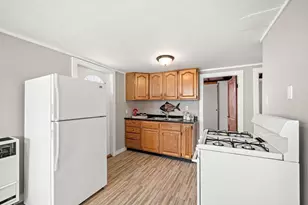 14 Vermont St, Salisbury, MA 01952 - Photo 5