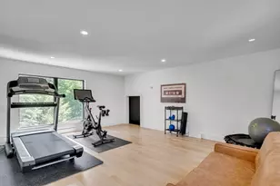1242 Beacon St, Newton, MA 02468 - Photo 21