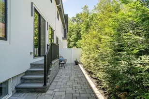 1242 Beacon St, Newton, MA 02468 - Photo 25