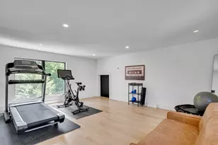 1242 Beacon St, Newton, MA 02468 - Photo 21