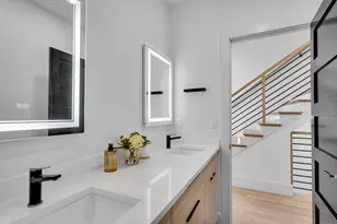 1242 Beacon St, Newton, MA 02468 - Photo 17