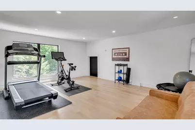 1242 Beacon St, Newton, MA 02468 - Photo 21