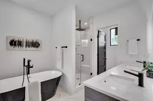 1242 Beacon St, Newton, MA 02468 - Photo 15