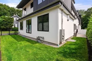 1242 Beacon St, Newton, MA 02468 - Photo 25