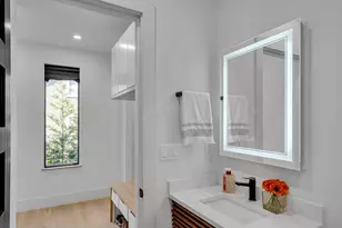 1242 Beacon St, Newton, MA 02468 - Photo 9