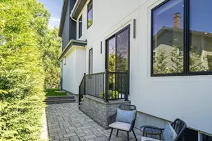 1242 Beacon St, Newton, MA 02468 - Photo 27