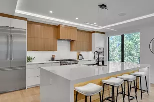 1242 Beacon St, Newton, MA 02468 - Photo 5