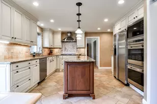 92 Flanagan Dr, Framingham, MA 01701 - Photo 7
