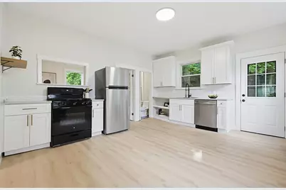 6 Walker Ct, Southbridge, MA 01550 - Photo 3