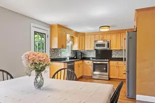 14 Rockwood St, Melrose, MA 02176 - Photo 5