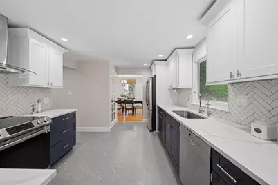 18 Travis Dr, Newton, MA 02467 - Photo 11