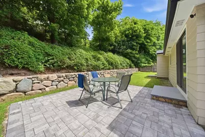 18 Travis Dr, Newton, MA 02467 - Photo 3