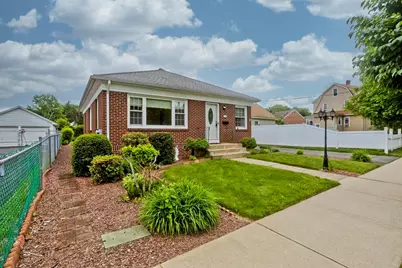 115 Bonneville Ave, Chicopee, MA 01013 - Photo 23