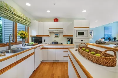 18 Puritan Dr, Oak Bluffs, MA 02557 - Photo 13