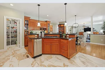 135 Pokanoket Path, Wrentham, MA 02093 - Photo 9