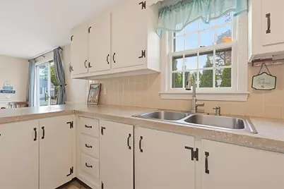 10 Holiday Ln, Dennis, MA 02639 - Photo 7