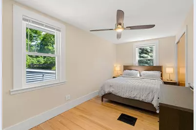 25 Wonderland Ave, Saugus, MA 01906 - Photo 15