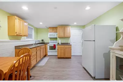 258 State St, Hanson, MA 02341 - Photo 23